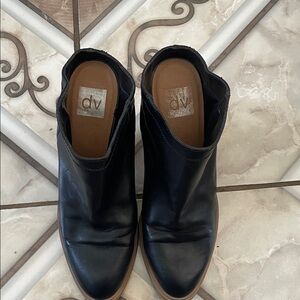 DV by Dolce Vita Black Leather Ankle Shoes with Tan Insole